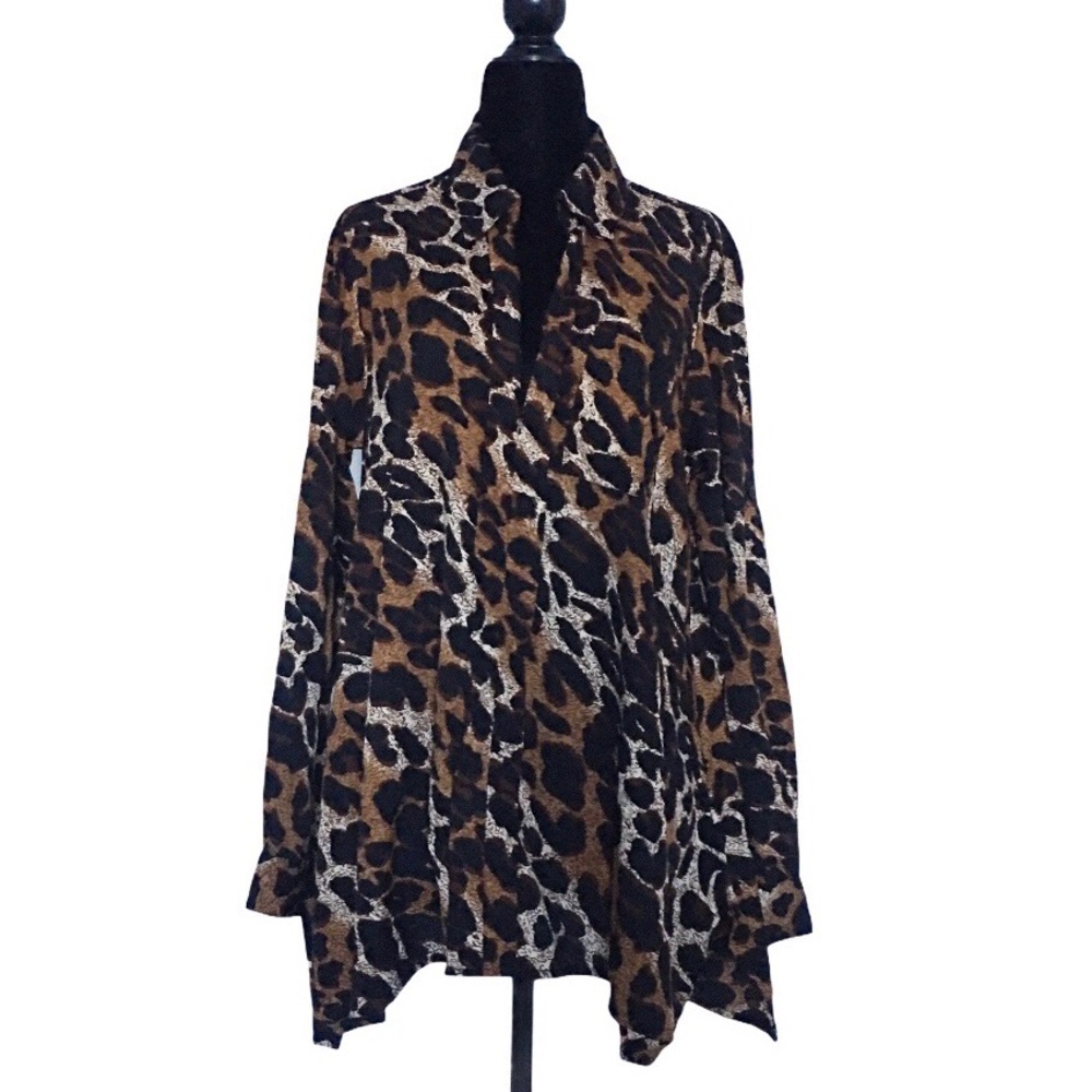 Larsen Gray Sharkbite Tunic top in leopard Small